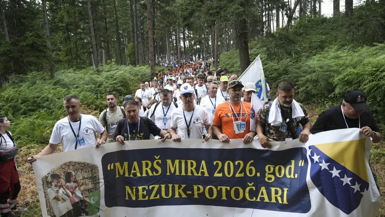 Srebrenitsa Soykırımı Kurbanları İçin Barış Yürüyüşü Başladı